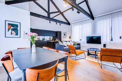 Stunning Penthouse Apartment Close to Queen's Park - image 23