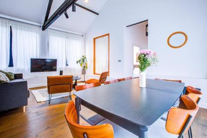 Stunning Penthouse Apartment Close to Queen's Park - image 26