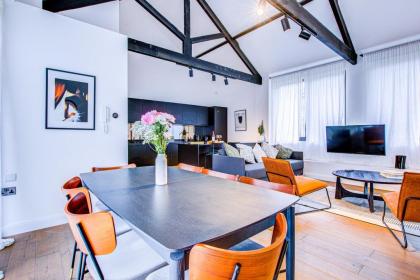 Stunning Penthouse Apartment Close to Queen's Park - image 30