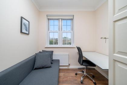 Cosy 3 Bed Home nr Canary Wharf - image 30