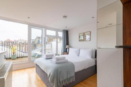 Stylish Kings-Cross Maisonette - image 13