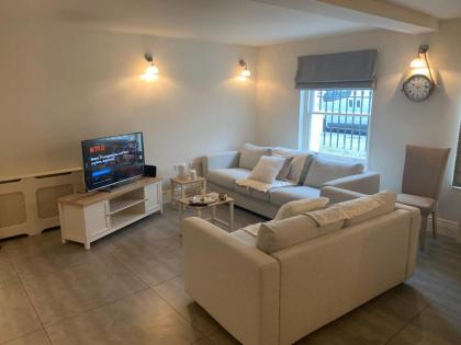 Hyde Park Villa - image 27