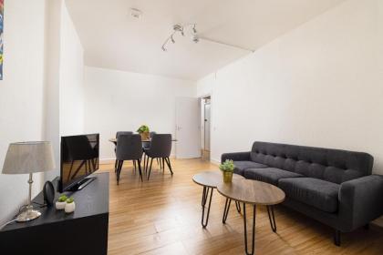 Charmstay Shepherds Bush - image 2
