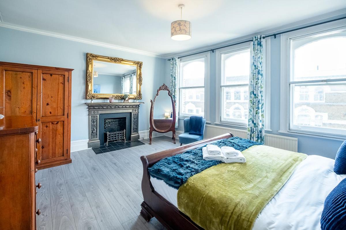 Stylish & Cosy 3bdr In Fulham with roof terrace - image 7