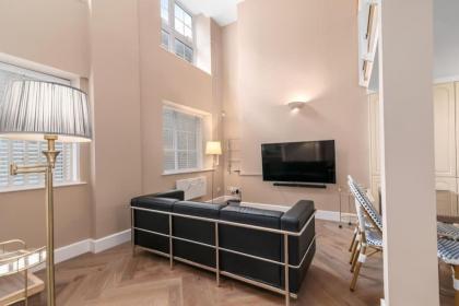 GuestReady - Beige barley near museum London 