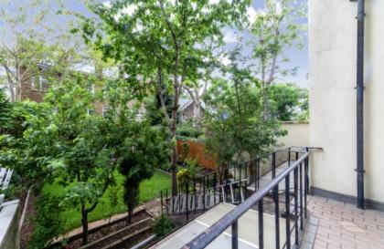 Large 3-Bed Apartment in London Kensington Gardens - image 25