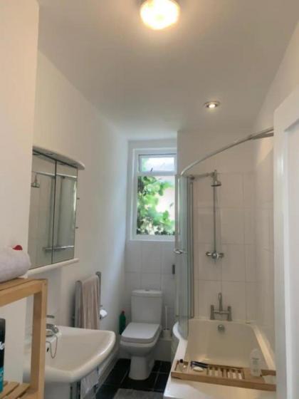 Welcoming 2BD Flat with Balcony - Maida Vale - image 21