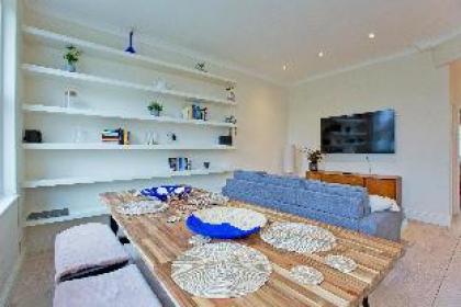 Four Bed Duplex Roof Terrace - image 12