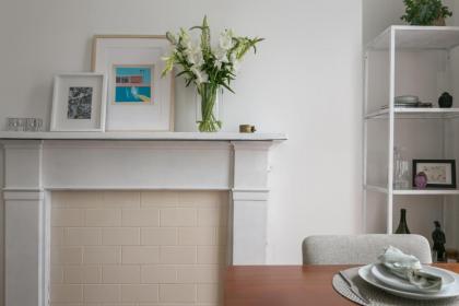 Light filled studio with view of Regents Park - image 22