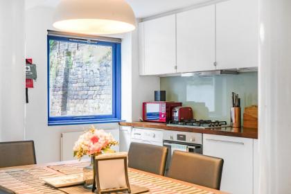 Spacious 2 bedroom Apartment in Camden - image 24