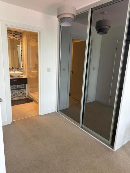 Abbey Road Luxury Modern Flat w Historic Vibes - image 27