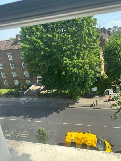 Abbey Road Luxury Modern Flat w Historic Vibes - image 28