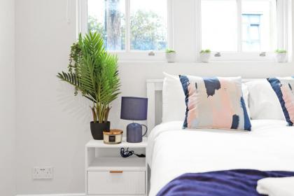 Luxury 3 bedroom house in Limehouse close to city! Sleeps 6-8! 