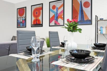 Luxury 3 bedroom house in Limehouse close to city! Sleeps 6-8! - image 26