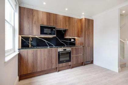 Marble Arch Suite 4-Hosted by Sweetstay - image 23
