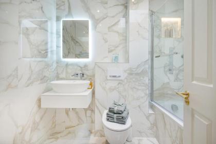 Marble Arch Suite 4-Hosted by Sweetstay - image 27