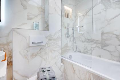 Marble Arch Suite 4-Hosted by Sweetstay - image 28