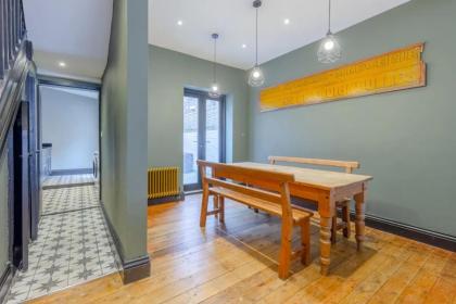 Inviting 4BD with Private Patio - Bethnal Green - image 21