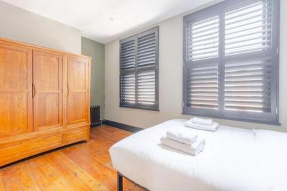 Inviting 4BD with Private Patio - Bethnal Green - image 26