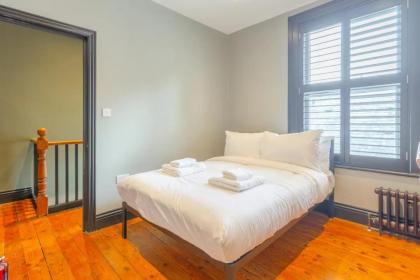 Inviting 4BD with Private Patio - Bethnal Green - image 28