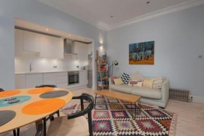Trendy Hampstead Flat RH7