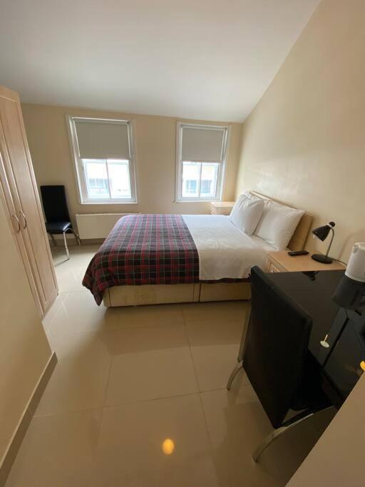 Studio to let in Covent Garden with kitchen - main image