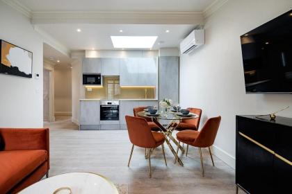 Marble Arch Suite 9-Hosted by Sweetstay - image 28