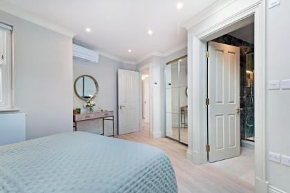 Marble Arch Suite 7-Hosted by Sweetstay - image 21