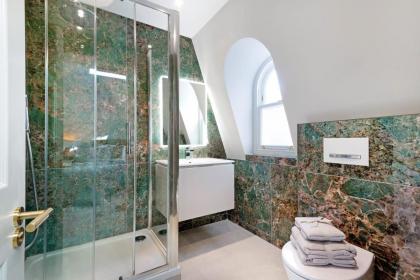 Marble Arch Suite 7-Hosted by Sweetstay - image 23