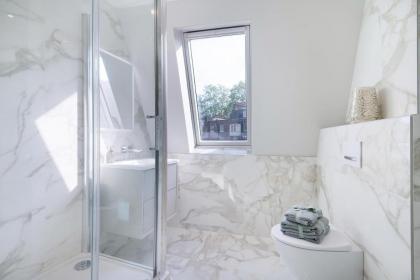 Marble Arch Suite 7-Hosted by Sweetstay - image 30