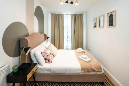 Ventilated Central 2BR Flat 5 min from Station - image 28