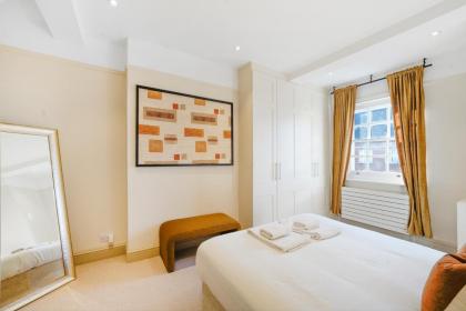 Spacious and Modern 4 beds home in Kensington - image 27