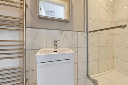 Fabulous three bedroom flat near Marylebone by UnderTheDoormat - image 22