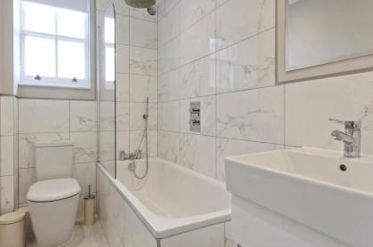 Fabulous three bedroom flat near Marylebone by UnderTheDoormat - image 24