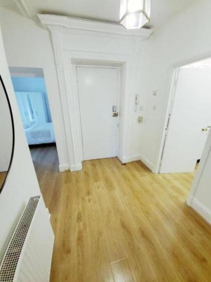 Prime London Living 2-Bedroom Beauty! - image 27