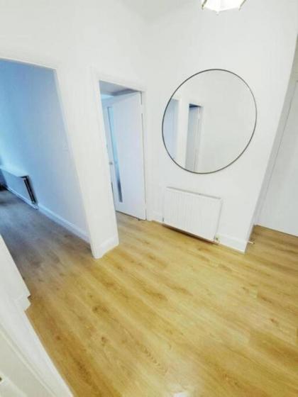 Prime London Living 2-Bedroom Beauty! - image 29