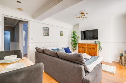Luxury 1 Bed Apartment in East London - image 21