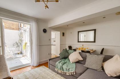 Luxury 1 Bed Apartment in East London - image 22