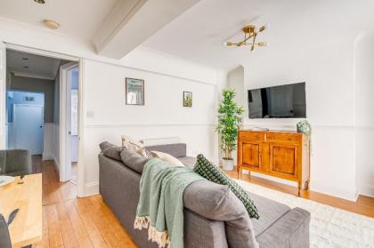 Luxury 1 Bed Apartment in East London - image 24