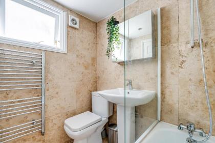 Luxury 1 Bed Apartment in East London - image 27
