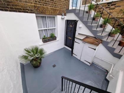 Luxury 1 Bed Apartment in East London - image 29