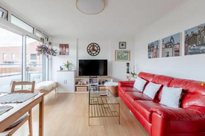 Central 2BD Flat with Balcony - Shoreditch