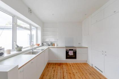 Bright 2BD Flat - 4 min walk to Hampstead Heath - image 23