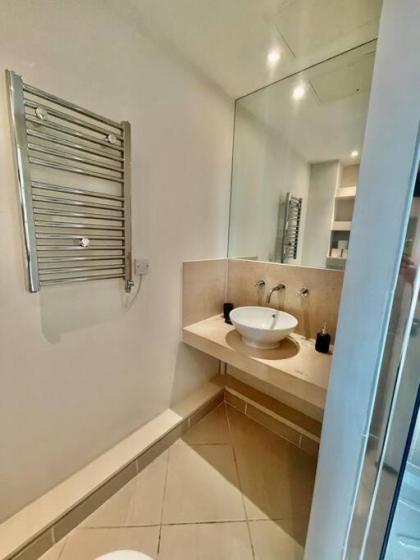 Spacious Two Bedroom Apartment - image 25