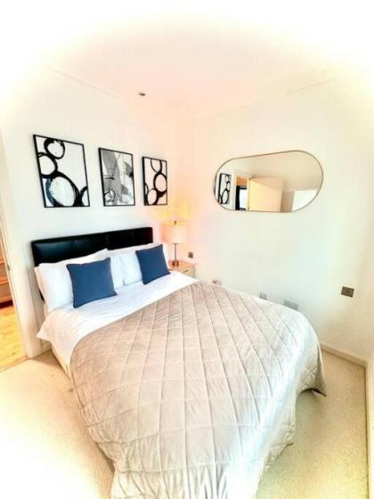 Spacious Two Bedroom Apartment - image 26