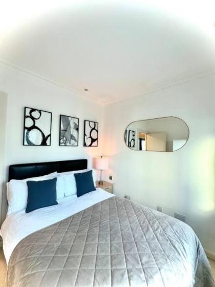 Spacious Two Bedroom Apartment - image 27