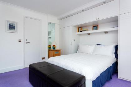 Veeve - Canalside Comfort - image 11