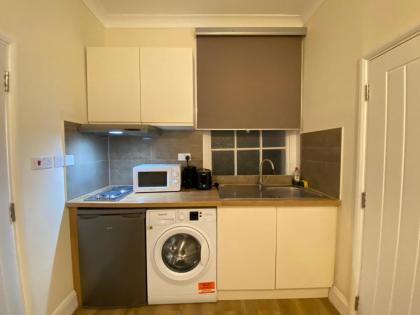Prime Central London Private Studio Apartment - image 3