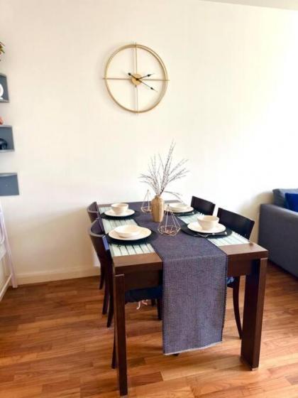 Entire 1 bed Apartment with private Balcony - image 21