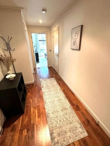 Entire 1 bed Apartment with private Balcony - image 25